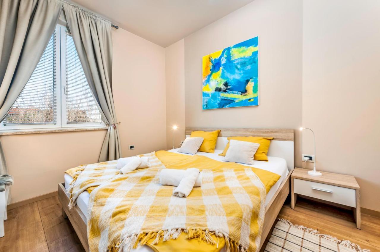 Room And Apartments Antea Ровінь Екстер'єр фото