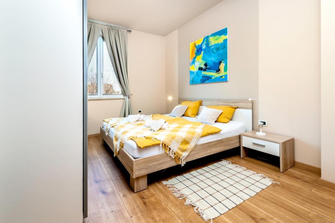 Room And Apartments Antea Ровінь Екстер'єр фото