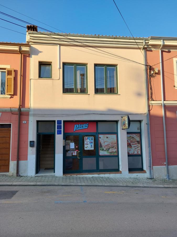 Room And Apartments Antea Ровінь Екстер'єр фото